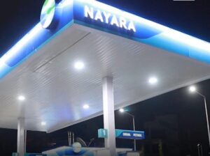 Petrol and diesel : नायरा एनर्जी ने पेट्रोल-डीजल दाम घटाए, सरकारी कंपनियों पर मूल्य नीति को लेकर चर्चा तेज