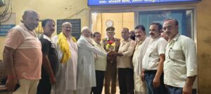 Town Police Outpost : नवागंतुक कस्बा चौकी प्रभारी से व्यापार मंडल की शिष्टाचार भेंट, कानून व्यवस्था और सहयोग पर हुई चर्चा