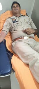 An example of humanity : सहारनपुर पुलिसकर्मी ने रक्तदान कर बचाई मुस्लिम युवती की जान, पेश की मानवता की मिसाल