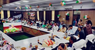 Program : हापुड़ में मुख्यमंत्री शिक्षक कैशलेस चिकित्सा योजना शुभारंभ, शिक्षकों को हेल्थ कार्ड और डीबीटी लाभ मिला कार्यक्रम