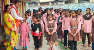The Message of Cleanliness : फतेहपुर में रेडक्रास और आरोग्य भारती ने 246 बच्चों को बांटी होम्योपैथिक औषधियां, स्वच्छता का संदेश दिया