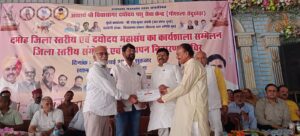 Cow urine : गौशालाओं को आत्मनिर्भर बनाने पर जोर, गोबर और गोमूत्र से बढ़ेंगे आय के नए स्रोत