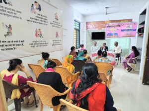 Tree Plantation :वन स्टॉप सेंटर में विधिक जागरूकता शिविर, महिलाओं को कानूनों की जानकारी देकर किया पौधारोपण