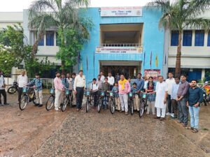 Conservation Message : पटेरा स्कूल में विद्यार्थियों को मिली साइकिलें, पौधारोपण कर दिया पर्यावरण संरक्षण संदेश
