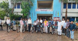Conservation Message : पटेरा स्कूल में विद्यार्थियों को मिली साइकिलें, पौधारोपण कर दिया पर्यावरण संरक्षण संदेश