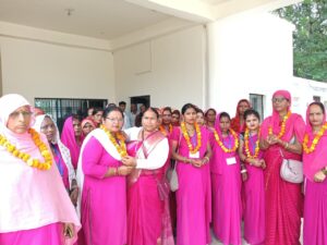 Demand for a solution : गुलाबी गैंग लोकतांत्रिक ने हसवां में ज्ञापन सौंपकर गौमाता दर्जा व क्षेत्रीय समस्याओं के समाधान की मांग की