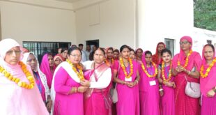 Demand for a solution : गुलाबी गैंग लोकतांत्रिक ने हसवां में ज्ञापन सौंपकर गौमाता दर्जा व क्षेत्रीय समस्याओं के समाधान की मांग की