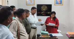 Submitted a memorandum : फतेहपुर शिक्षणेत्तर कर्मचारियों ने कैशलेस चिकित्सा सहित विभिन्न लंबित मांगों को लेकर मुख्यमंत्री को सौंपा ज्ञापन आज