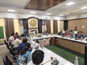 Strict rules : हापुड़ में जिलाधिकारी कविता मीना ने स्वास्थ्य सेवाओं की समीक्षा कर सुधार के दिए सख्त निर्देश
