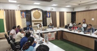 Strict rules : हापुड़ में जिलाधिकारी कविता मीना ने स्वास्थ्य सेवाओं की समीक्षा कर सुधार के दिए सख्त निर्देश