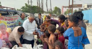 Message of Service : गरीब जन कल्याण फाउंडेशन ने कानपुर की मलिन बस्ती में सैकड़ों जरूरतमंदों को वस्त्र वितरित कर सेवा का संदेश