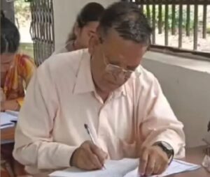 Inspirational Message : 75 वर्षीय मिल्खी राम ने शिक्षा के प्रति जुनून से हासिल कीं 32 डिग्रियां, युवाओं को दिया प्रेरक संदेश