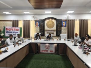 Solution-oriented : हापुड़ किसान दिवस में किसानों की समस्याओं पर गंभीर मंथन, जिलाधिकारी ने एक सप्ताह में समाधान निर्देशित
