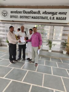 Submitted a memorandum : कैशलेस चिकित्सा सुविधा की मांग को लेकर मुख्यमंत्री के नाम जिलाधिकारी गौतमबुद्धनगर को सौंपा ज्ञापन