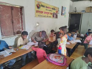 Little Dreams : आदिवासी बच्चों की निःशुल्क शिक्षा अभियान का तीसरा दिन सफल, शिक्षा की रोशनी से संवर रहे नन्हे सपने