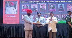 Prajapati Honoured : लोक भवन में शिक्षा नीति की नैतिकता आधारित संगोष्ठी में हापुड़ के जिला सचिव मुकेश प्रजापति सम्मानित