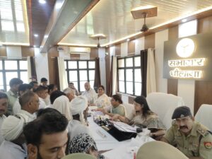 Disposal : हापुड़ की तीनों तहसीलों में समाधान दिवस आयोजित, 85 शिकायतों में 13 का मौके पर हुआ निस्तारण