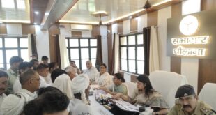 Disposal : हापुड़ की तीनों तहसीलों में समाधान दिवस आयोजित, 85 शिकायतों में 13 का मौके पर हुआ निस्तारण