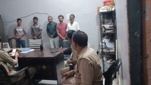 Seated : बांदा पुलिस अधीक्षक बताएं16 जुलाई से कालू कुआं चौकी में युवक किसके आदेश पर बैठाया गया है