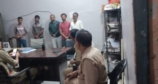 Seated : बांदा पुलिस अधीक्षक बताएं16 जुलाई से कालू कुआं चौकी में युवक किसके आदेश पर बैठाया गया है
