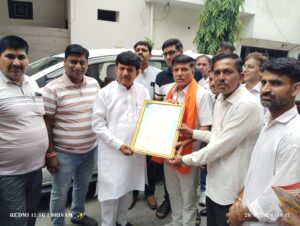 Raised a demand : विश्व हिंदू महासंघ का प्रतिनिधिमंडल राज्य मंत्री कपिल देव अग्रवाल से मिला, 'वंदे मातरम चौक' की मांग उठाई
