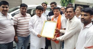 Raised a demand : विश्व हिंदू महासंघ का प्रतिनिधिमंडल राज्य मंत्री कपिल देव अग्रवाल से मिला, 'वंदे मातरम चौक' की मांग उठाई