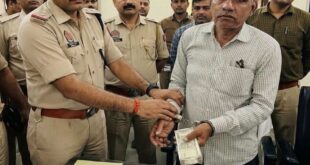 Caught red-handed : एंटी करप्शन टीम ने तहसील परिसर में राजस्व निरीक्षक को 20 हजार की रिश्वत लेते रंगे हाथों दबोचा