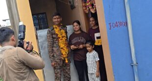 Respect : अग्निवीर प्रशिक्षण पूरा कर घर लौटे अवधेश चौबे का गांव में भव्य स्वागत, फूल-मालाओं से किया सम्मान