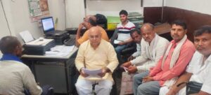Solution : फतेहपुर जनता दरबार में पूर्व जिला कांग्रेस अध्यक्ष बीरेंद्र सिंह चौहान ने सुनीं जनसमस्याएं और दिए समाधान