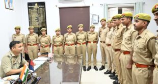SP honored them : उपनिरीक्षक पद पर चयनित महिला एवं पुरुष आरक्षियों का एसपी ने किया सम्मान