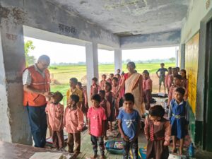 Message on Cleanliness : बरसाती बीमारियों से बचाव हेतु होम्योपैथिक औषधि वितरण अभियान में 97 बच्चों को दवाएं एवं स्वच्छता संदेश