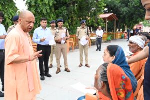 Instruction : गोरखनाथ मंदिर में दूसरे दिन जनता दर्शन लगाकर मुख्यमंत्री योगी ने सुनीं 150 लोगों की समस्याएं, दिए त्वरित समाधान के निर्देश
