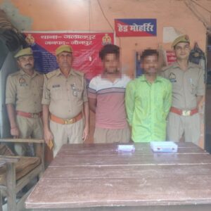 Bike recovered : जलालपुर पुलिस ने लूटकांड का किया खुलासा, दो शातिर बदमाश गिरफ्तार, मोबाइल, नकदी और बाइक बरामद