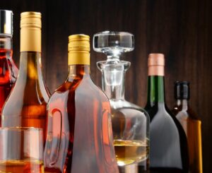 Liquor sales : जंतर-मंतर छात्र प्रदर्शन के बीच राजधानी में शराब बिक्री के समय में कटौती, सुरक्षा व्यवस्था हुई सख्त