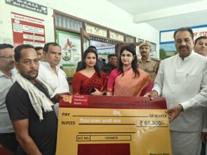 Inauguration of the stall : सांसद कंवर सिंह तंवर ने दिशा बैठक में डे-केयर सेंटर और कांवड़ प्रेरणा स्टॉल का उद्घाटन किया