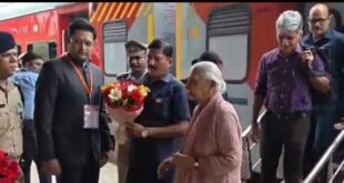 Governor: पहली बार बेगमपुरा एक्सप्रेस से जौनपुर पहुंचीं राज्यपाल आनंदीबेन पटेल, दीक्षांत समारोह में होंगी शामिल, सुरक्षा रही चाक-चौबंद