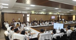 Review meeting : जनपद हापुड़ के प्रभारी मंत्री के0पी0 मलिक ने की जनपदीय अधिकारियों के साथ विकास कार्यों की समीक्षा बैठक