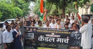 A demand was raised : हापुड़ में कांग्रेस का कैंडललाइट मार्च, छात्रों के समर्थन में सत्याग्रह, शिक्षा मंत्री के इस्तीफे की मांग उठी