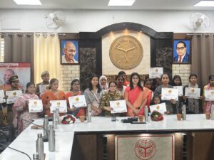 Honoured : मिशन शक्ति सम्मान समारोह में उत्कृष्ट कार्य करने वाली महिलाओं, कार्मिकों और लाभार्थियों को किया गया सम्मानित