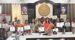 Honoured : मिशन शक्ति सम्मान समारोह में उत्कृष्ट कार्य करने वाली महिलाओं, कार्मिकों और लाभार्थियों को किया गया सम्मानित