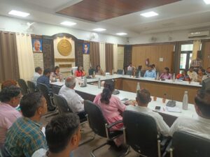 District Magistrate : छात्रवृत्ति योजनाओं की समीक्षा बैठक, जिलाधिकारी ने समयबद्ध आवेदन, OTR और पारदर्शिता सुनिश्चित करने के निर्देश दिए