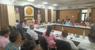 District Magistrate : छात्रवृत्ति योजनाओं की समीक्षा बैठक, जिलाधिकारी ने समयबद्ध आवेदन, OTR और पारदर्शिता सुनिश्चित करने के निर्देश दिए