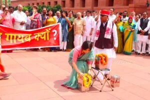 Demand raised : संसद में गूंजा ‘चढ़ावा चोरी’ का मुद्दा, सांसद डिंपल यादव ने उठाई आवाज़, पारदर्शिता और जवाबदेही की उठी मांग
