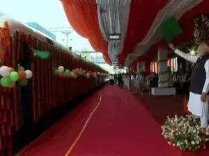 A new era begins : प्रधानमंत्री मोदी ने भारत की पहली हाइड्रोजन ट्रेन को दिखाई हरी झंडी, हरित रेल यात्रा का नया युग शुरू