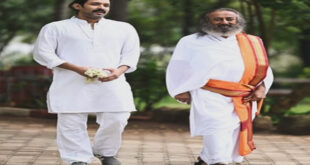 Sri Sri Ravi Shankar : व्हाइट में श्रीश्री रविशंकर के किरदार में दिखेंगे विक्रांत मैसी, निर्माता बोले- 'दुनियाभर के दर्शकों को करेंगे प्रभावित'