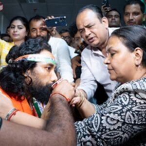 Habiba said, "Hemant" : झारखंड छात्र आंदोलन : छात्र नेता देवेंद्र नाथ महतो ने खत्म की भूख हड़ताल, हबीबा बोलीं- हेमंत हैं, तो हिम्मत है ?