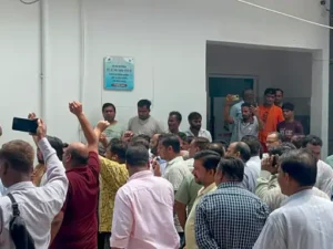 Assault on women : मोदीनगर में गाय ले जा रहीं महिलाओं से मारपीट, गोकशी के आरोपों के बीच पुलिस ने शुरू की जांच ?