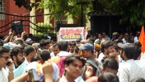 Detention of protesters : जंतर-मंतर पर जाति आधारित आरक्षण के खिलाफ आधी रात बवाल : पुलिस ने मंच हटाया, राजघाट पहुंचे कई प्रदर्शनकारी हिरासत में ?