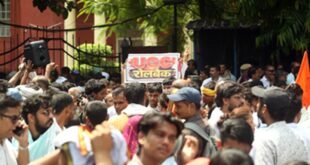 Detention of protesters : जंतर-मंतर पर जाति आधारित आरक्षण के खिलाफ आधी रात बवाल : पुलिस ने मंच हटाया, राजघाट पहुंचे कई प्रदर्शनकारी हिरासत में ?