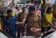 Silver work : अधिकारियों के सामने दुकानदार ने सिल्वर वर्क लगी मिठाई खाने से किया इनकार, सैंपल जांच के लिए भेजा ?